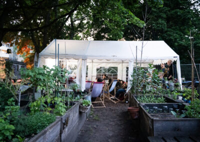 Das Himmelbeet mit Kino im Pavillion